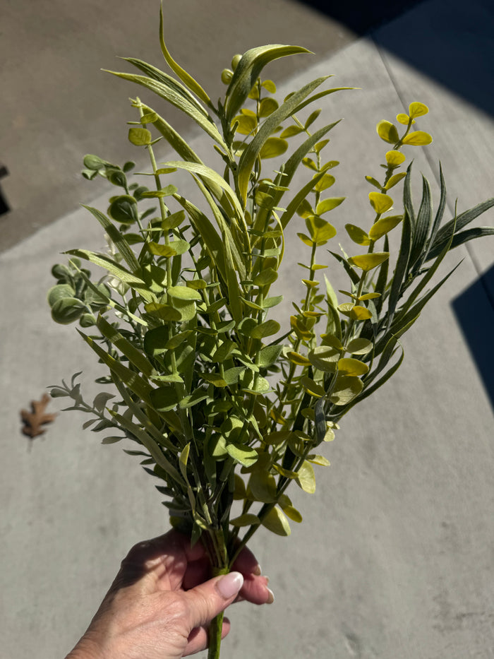 574 -  18" Mix Greenery Bush