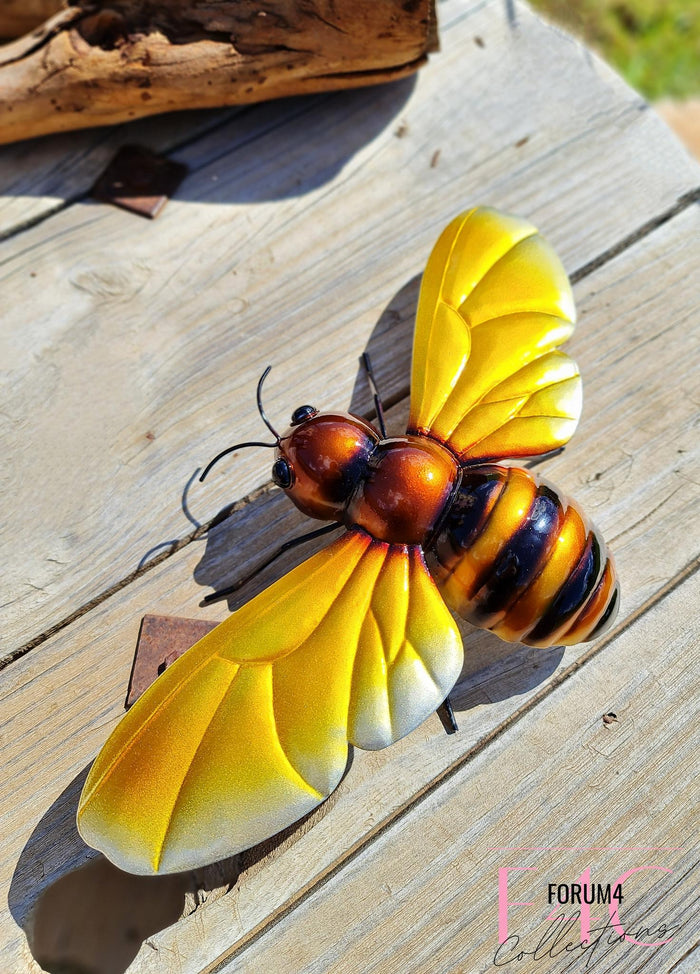 BUSY BEE METAL WALL DECOR