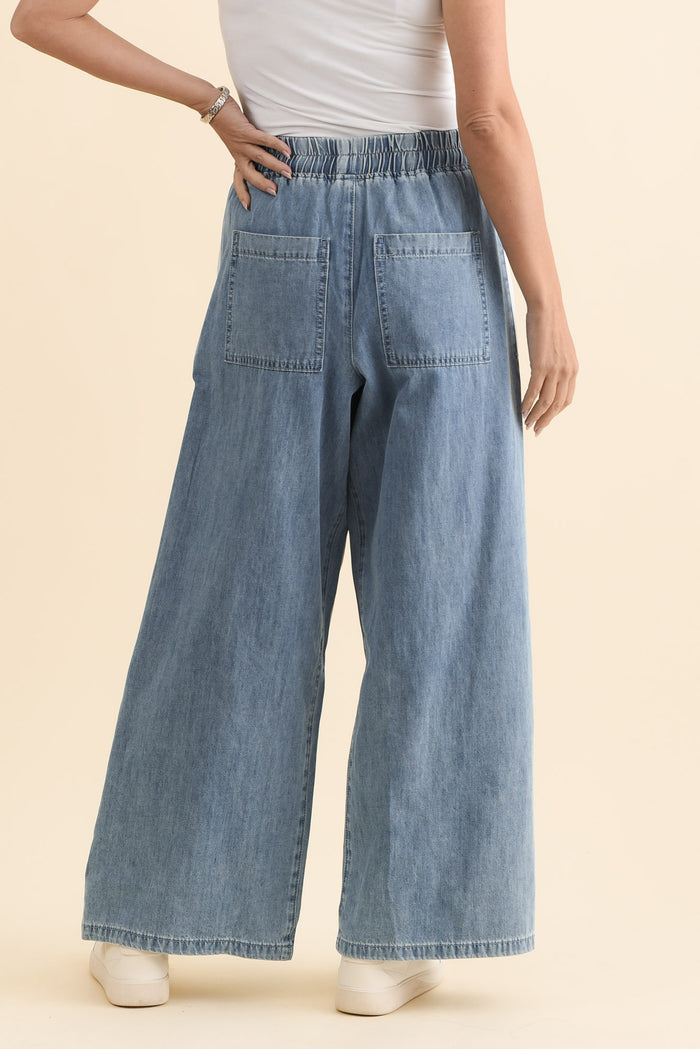 Callie Blue Contrast Denim Jogger Pants,Brunette model,alt text|model:MJ