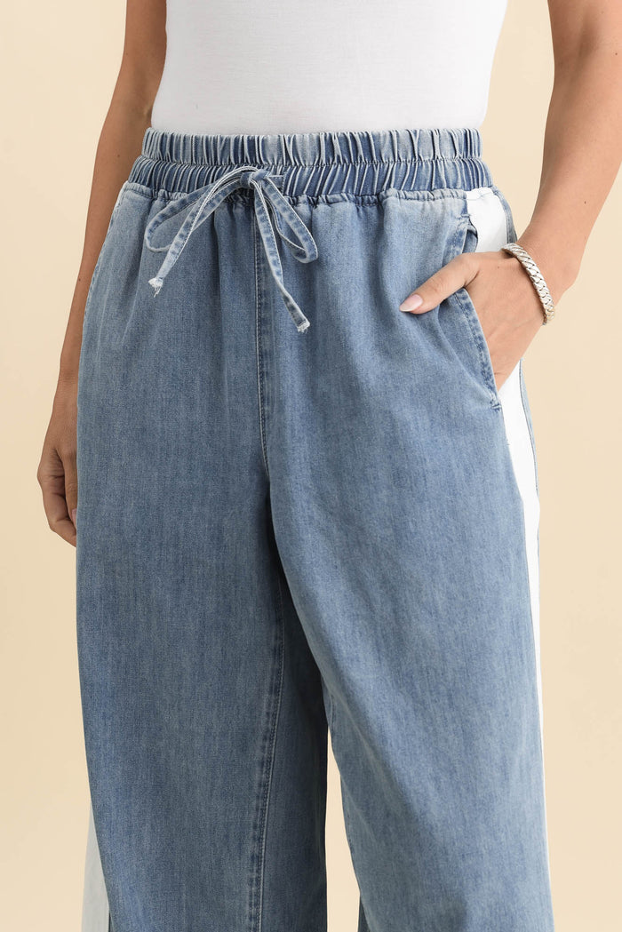 Callie Blue Contrast Denim Jogger Pants,Brunette model,alt text|model:MJ