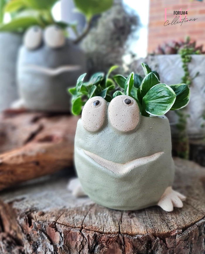 CRAZY CRITTER POT - LIGHT GREY
