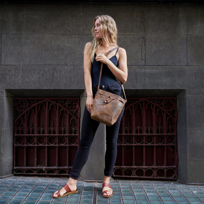 GENUINE LEATHER DISTRESSED BUCKET BAG