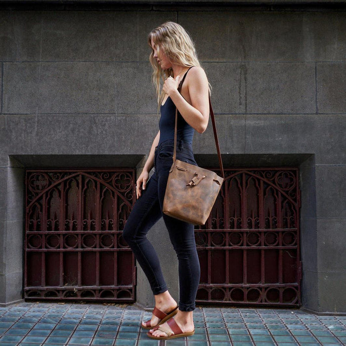 GENUINE LEATHER DISTRESSED BUCKET BAG