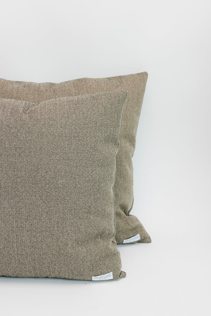 Larsen Chenille Pillow - Houndstooth - 2 Sizes