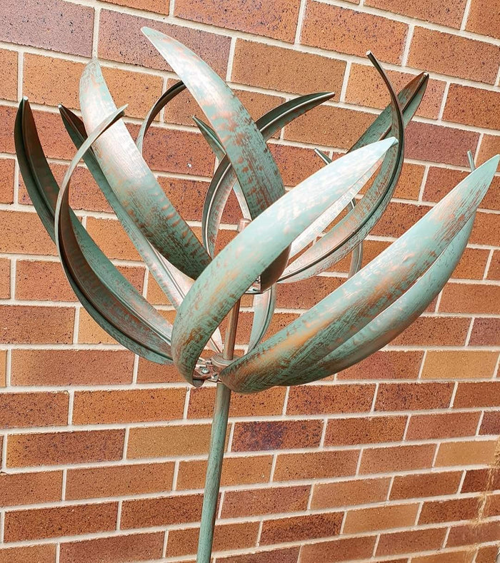 LOTUS WIND SPINNER- CHAMPAGNE