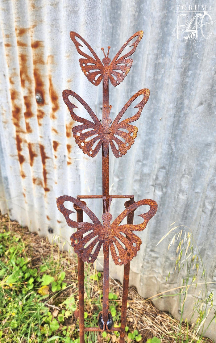 RUSTY BUTTERFLIES ROCKING TOPIARY WITH BALL