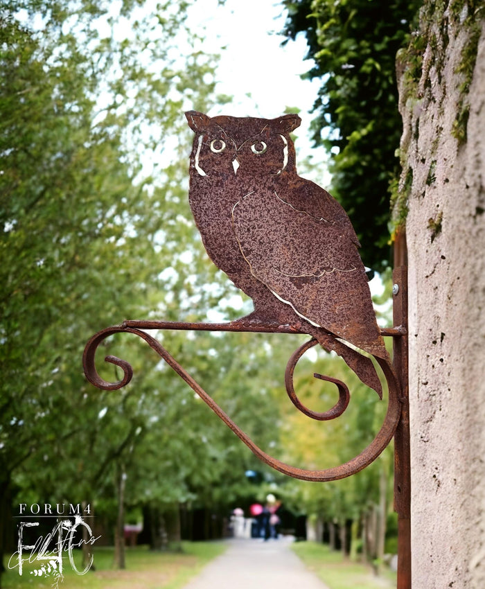 RUSTY GARDEN WALL HOOK WITH OWL
