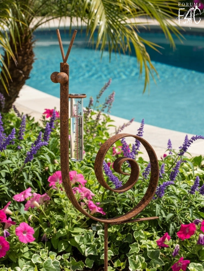 RUSTY SNAIL STAKE RAIN GAUGE