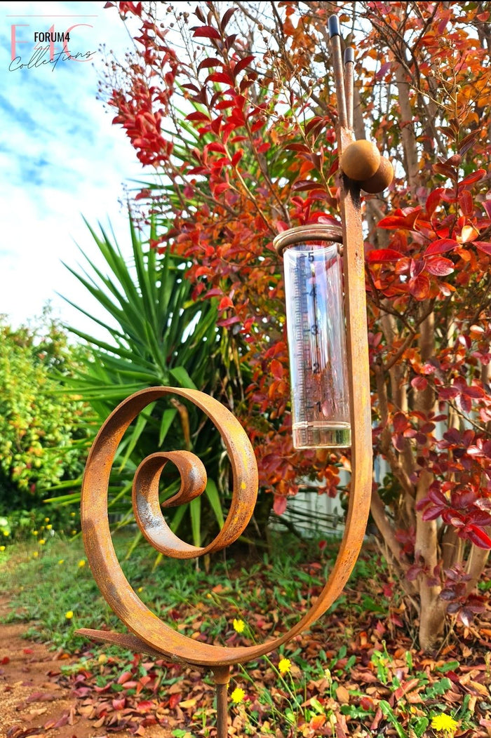 RUSTY SNAIL STAKE RAIN GAUGE