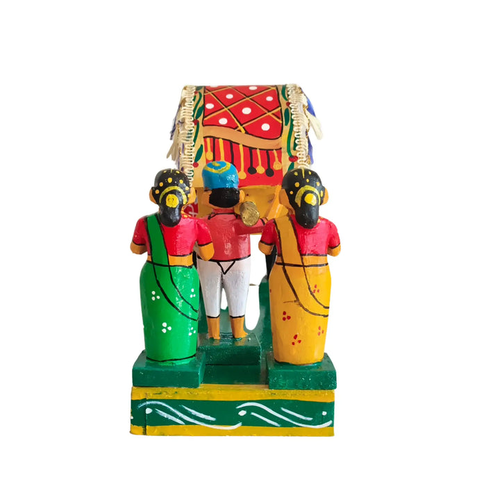 Kondapalli Pelli Pallaki doll showpiece, intricately crafted Indian wedding palanquin with bride and groom figurines.